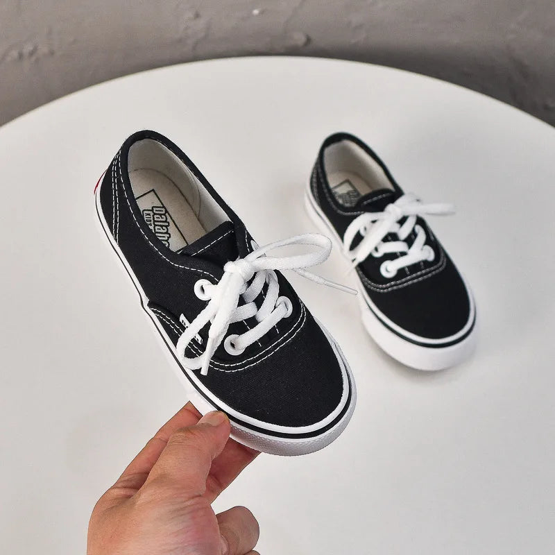 Kid canvas sneakers