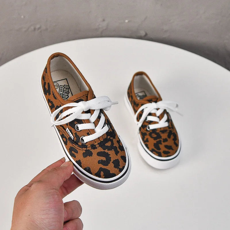 Kid canvas sneakers